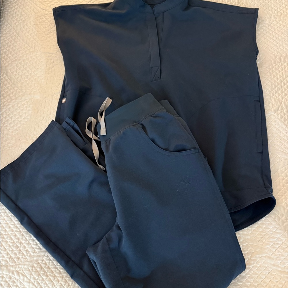 Figs Dark Navy Women's Scrub Set